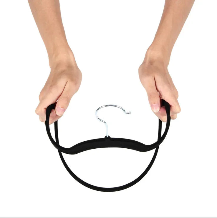 43cm Seamless Flocking Hangers with Golden Hook – Non-Slip Velvet Clothes Hangers for Dry & Wet Use, Adult Wardrobe & Closet Storage