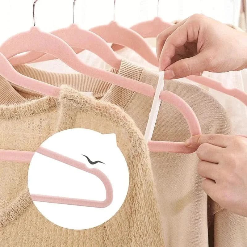 Golden Hook Flocking Hangers - Non-Slip Velvet for Adult Wardrobe Storage - MERRIAMERRIA43cm Seamless Flocking Hangers