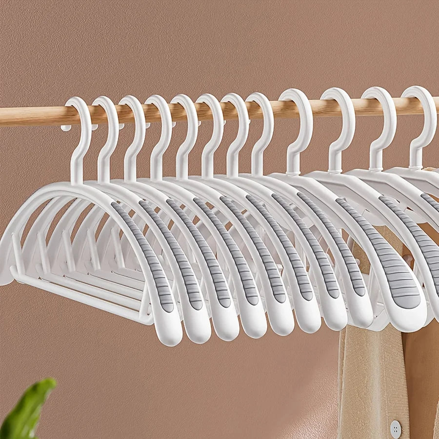 Heavy-Duty Non-Slip Plastic Hangers – Wide Shoulder Clothes Drying Rack for Home or Wholesale Use