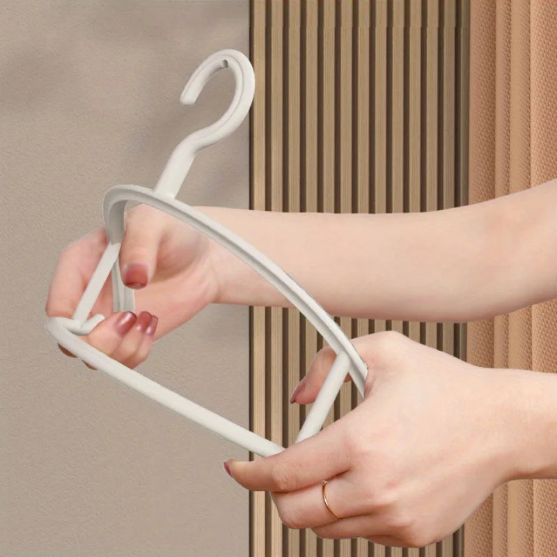 Heavy-Duty Non-Slip Plastic Hangers – Wide Shoulder Clothes Drying Rack for Home or Wholesale Use