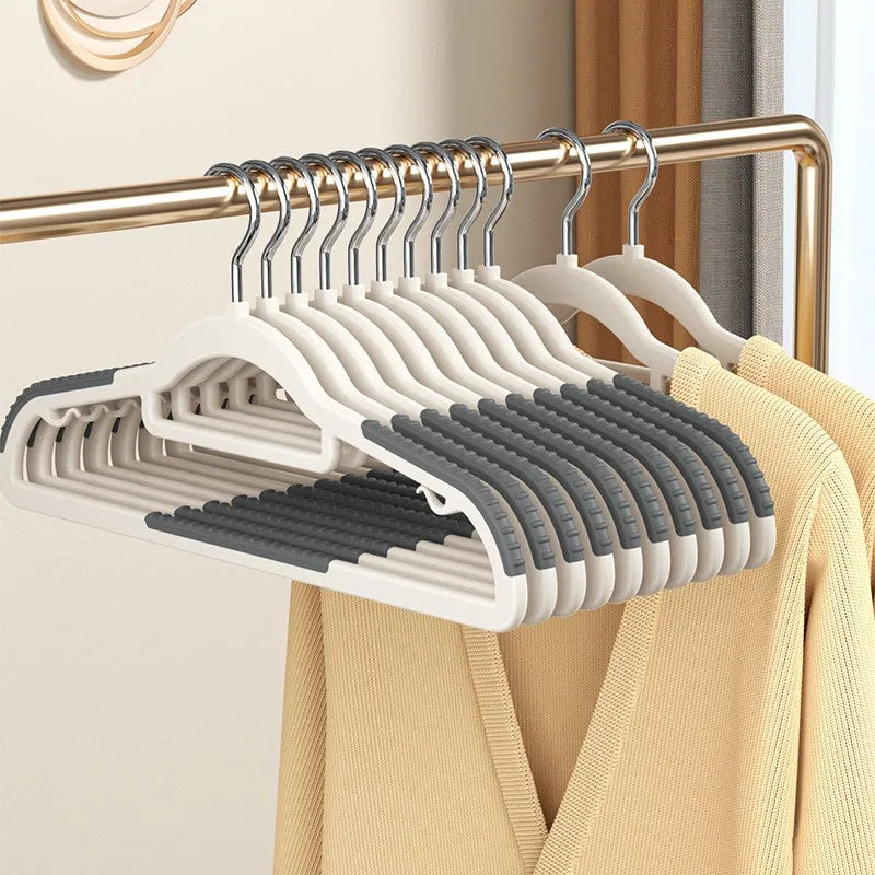50-Pack Heavy Duty Plastic Hangers – Non-Slip, 360° Swivel Hook, Space-Saving Closet Organizer for Shirts & Wardrobe