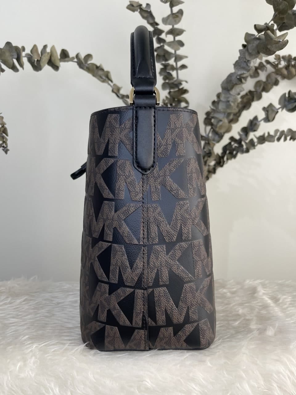 Michael Kors Suri Brown Black Signature Medium Bucket Messenger Bag 3D Floating Graphic Logo MK