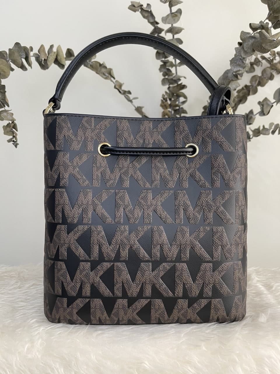 Michael Kors Suri Brown Black Signature Medium Bucket Messenger Bag 3D Floating Graphic Logo MK